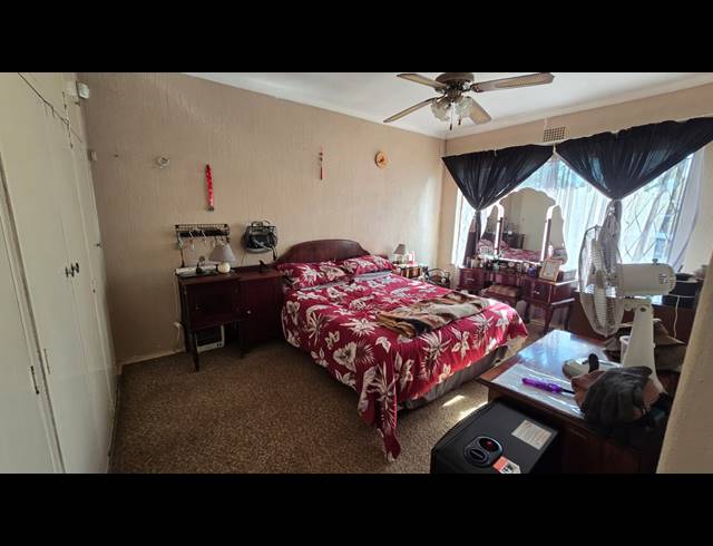 3 BEDROOM FREEHOLD FOR SALE IN BRACKENDOWNS